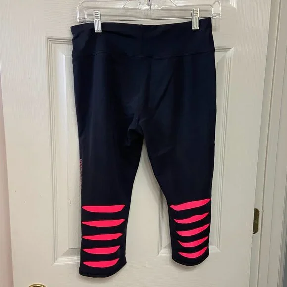 Under Armour HeatGear Black Capri Workout Pants/Leggings w/ Hot Pink Stripes (M) - Picture 3 of 6